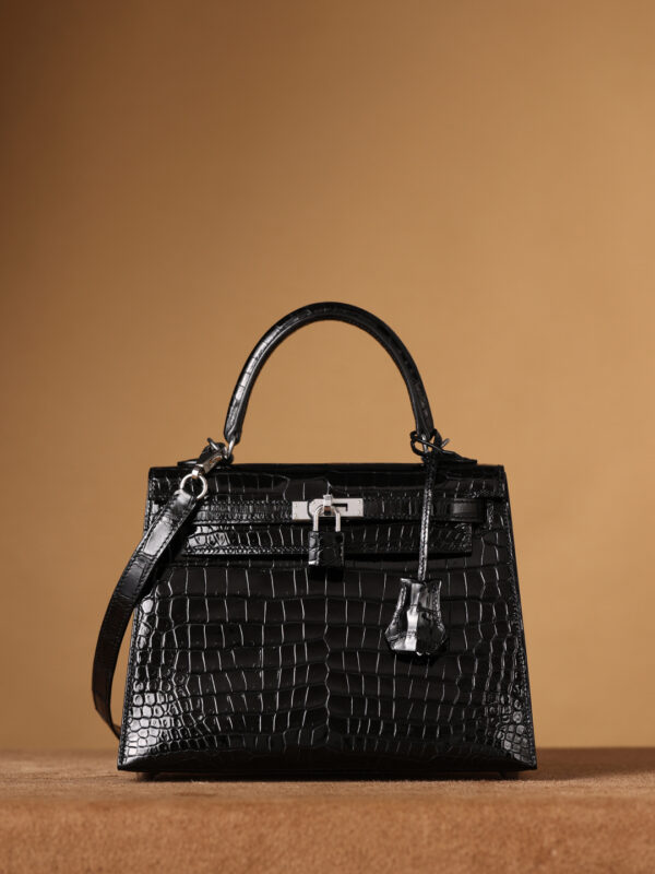 Hermès Kelly 25 Sellier with shiny black niloticus crocodile leather with Palladium Hardware